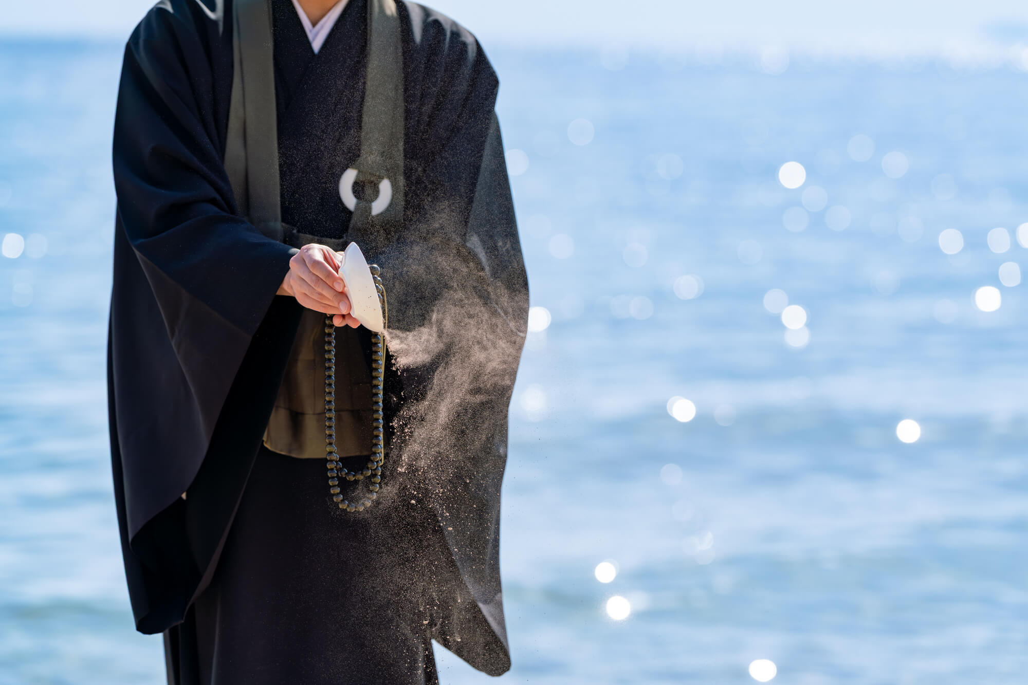 海洋散骨を専門業者に依頼するメリットとは？