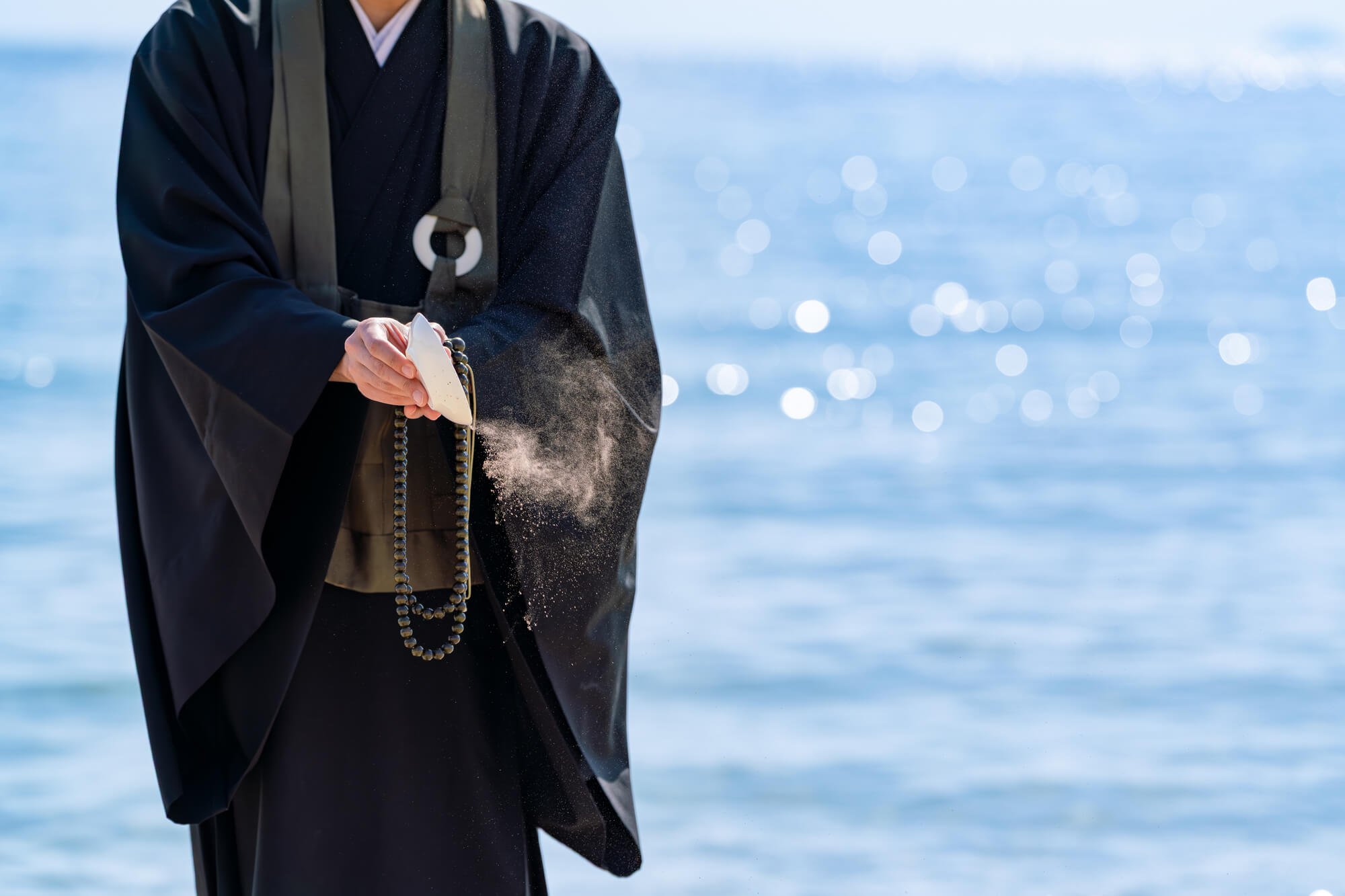 海洋散骨（海洋記念葬）が実現する、心安らかな「永遠の絆」